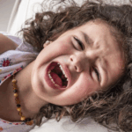 Staljenje otrok: Znanstvene ugotovitve in praktični nasveti