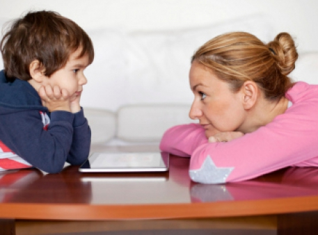 Nevarnosti pretirane zaščite: Kaj lahko narobe storimo?